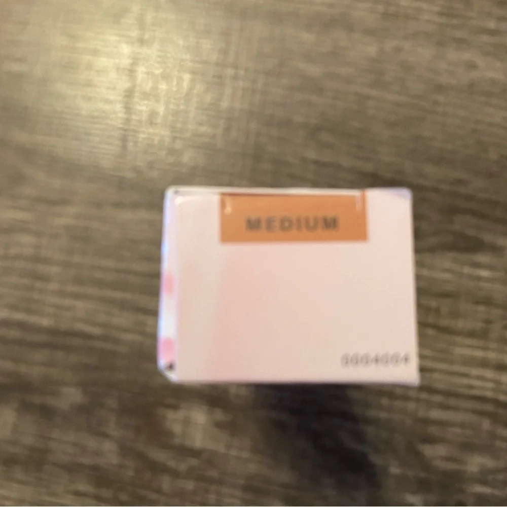 NEW - Mally The Plush Pen Brightening Concealer. Medium.